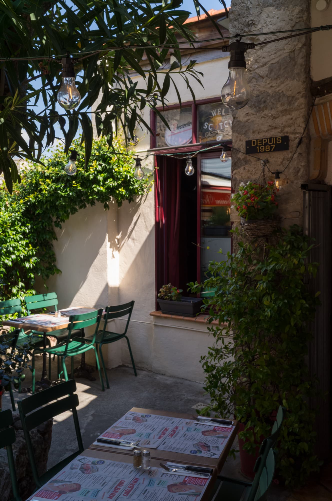 Café Brun, vieux village de Biot